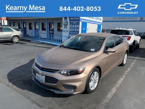 Used 2018 Chevrolet Malibu LT FWD image 1