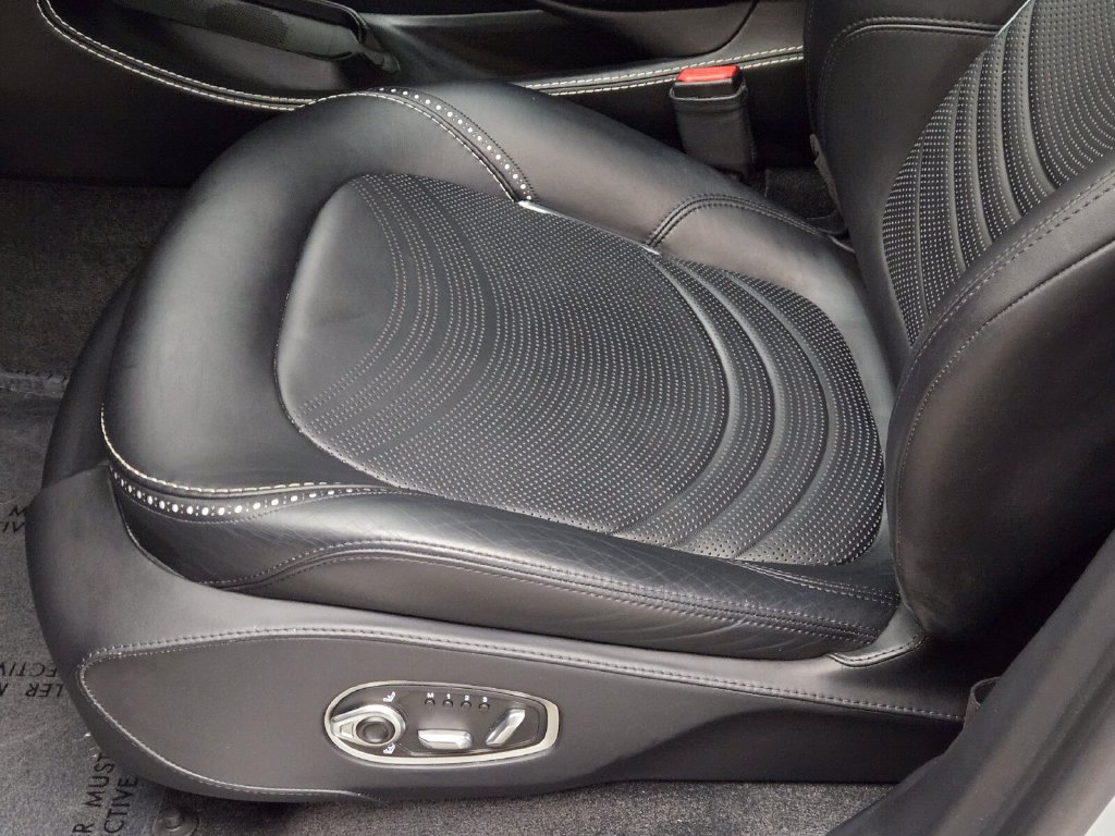 Used 2022 Aston Martin DBX AWD/4WD image 34