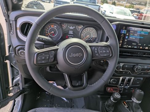 Used 2025 Jeep Wrangler Sport AWD/4WD image 16