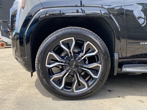 Used 2025 GMC Sierra EV Denali AWD/4WD image 11