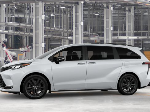 New 2026 Toyota Sienna XSE FWD image 5