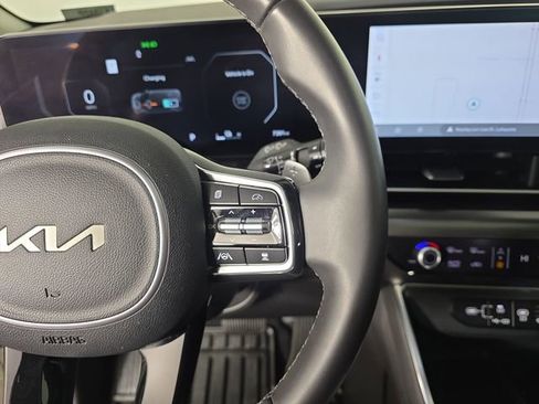 Used 2025 Kia Carnival SX w/ SX Dark Edition Package image 28