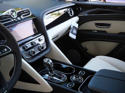 New 2025 Bentley Bentayga image 13