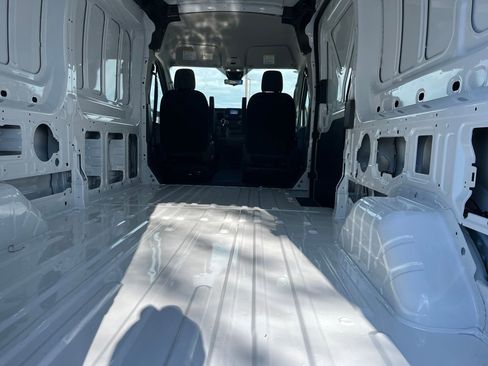 New 2025 Ford Transit 250 148 Medium Roof image 18