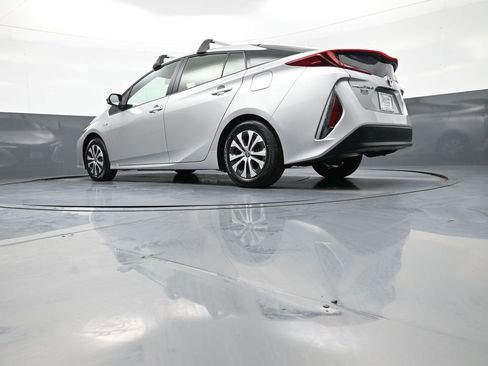 Used 2022 Toyota Prius Prime LE FWD image 32