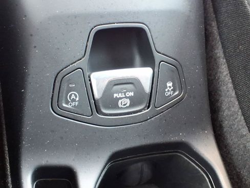 Used 2023 Jeep Renegade Trailhawk AWD/4WD image 19