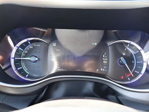 Used 2021 Chrysler Pacifica Touring-L image 21