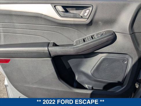 Used 2022 Ford Escape SE w/ SE Sport Appearance Package image 10