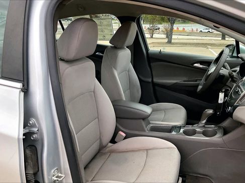 Used 2017 Chevrolet Cruze LT image 13