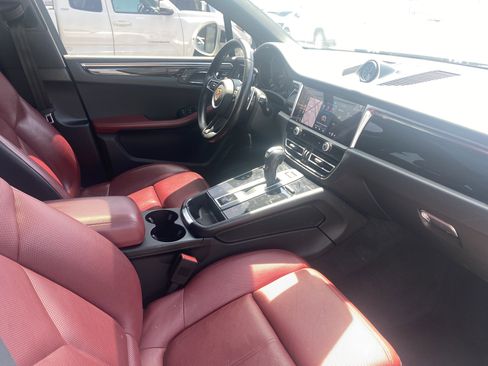 Used 2022 Porsche Macan image 23