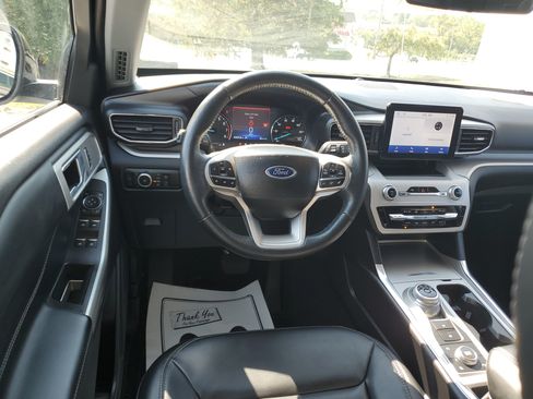 Used 2023 Ford Explorer XLT w/ Equipment Group 202A AWD/4WD image 11