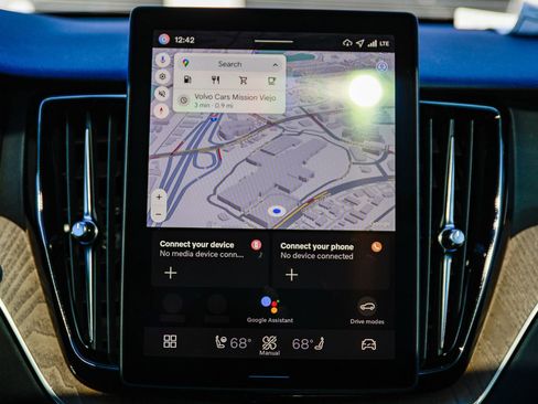 New 2026 Volvo XC60 B5 Plus w/ Climate Package image 14