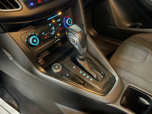 Used 2015 Ford Focus SE w/ Equipment Group 201A image 12