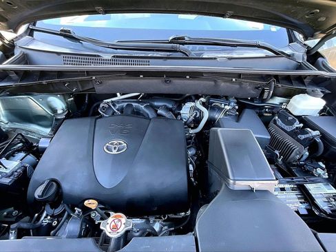 Used 2019 Toyota Highlander XLE image 10