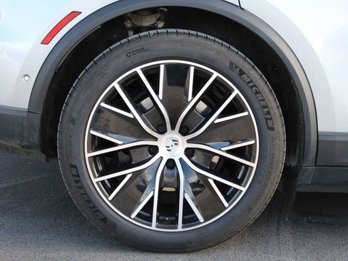 Certified 2024 Porsche Macan 4 Electric image 25