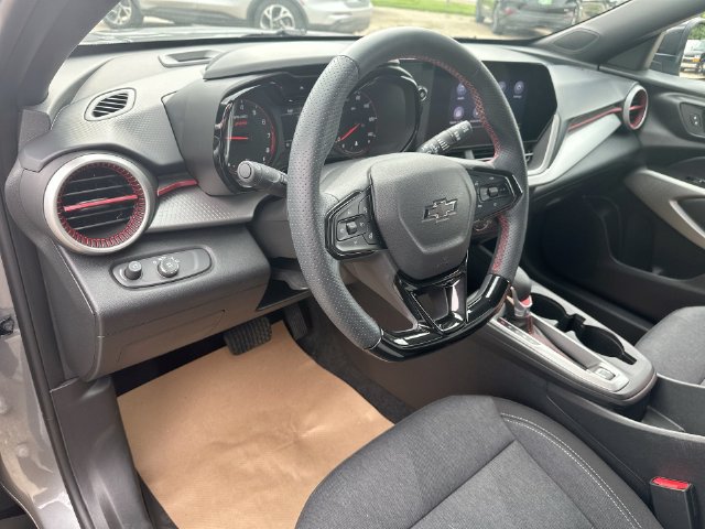 Used 2024 Chevrolet Trax RS FWD image 13