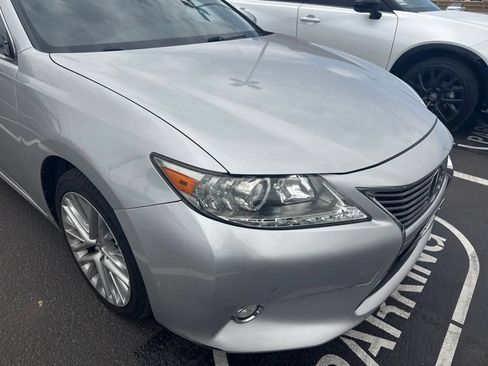 Used 2014 Lexus ES 350 w/ Luxury Package FWD image 2