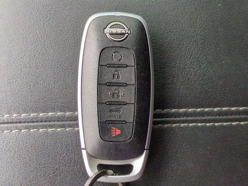 Used 2024 Nissan Pathfinder Platinum image 33