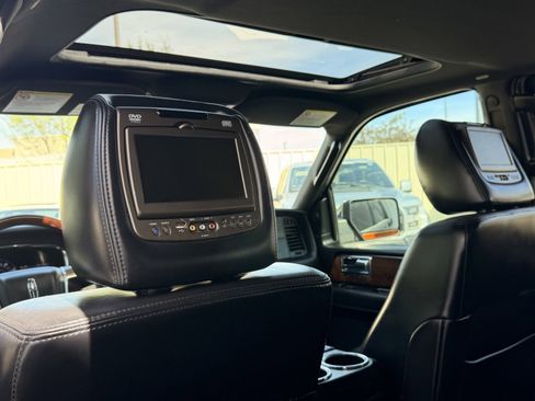 Used 2015 Lincoln Navigator 4WD image 16