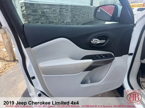 Used 2019 Jeep Cherokee Limited AWD/4WD image 9