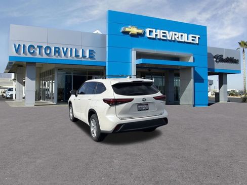 Used 2020 Toyota Highlander LE AWD/4WD image 8