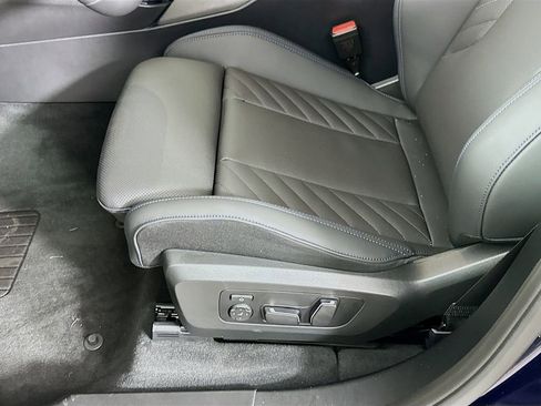 Used 2025 BMW X3 xDrive30i w/ Premium Package image 23