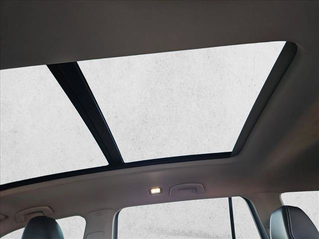 Used 2024 Volkswagen Atlas SE w/ Panoramic Sunroof Package FWD image 19