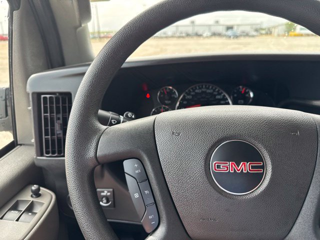 Used 2026 GMC Savana 3500 LT w/ LT Preferred Equipment Group RWD image 7