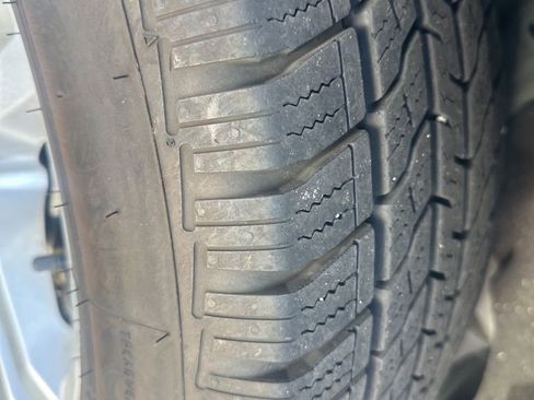 Used 2020 Ford Explorer XLT image 12