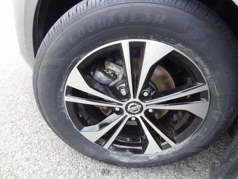 Used 2023 Nissan Sentra SV FWD image 32