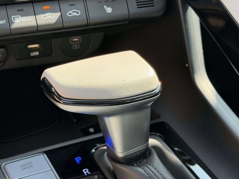 Certified 2025 Hyundai Elantra Limited FWD image 35