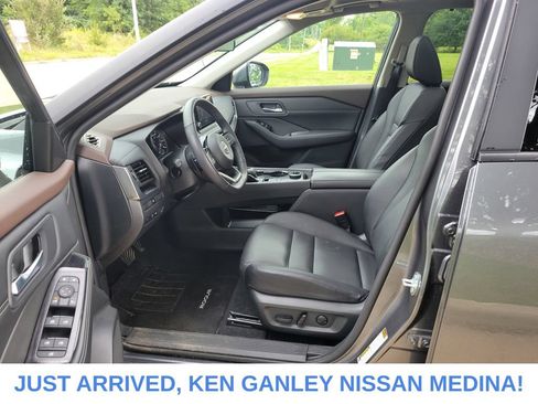 Certified 2023 Nissan Rogue SV w/ SV Premium B Package AWD/4WD image 14