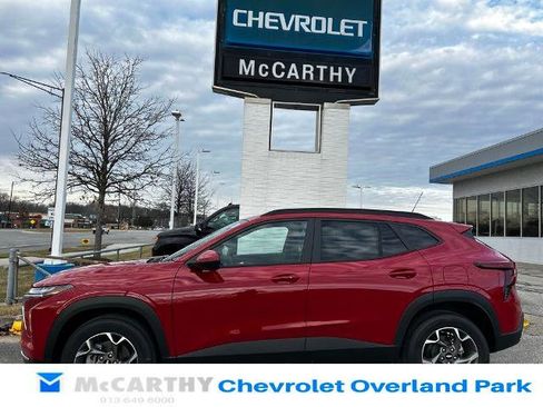 New 2026 Chevrolet Trax LT w/ Sunroof Package image 3