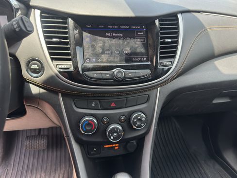 Used 2020 Chevrolet Trax LT w/ Driver Confidence Package FWD image 27