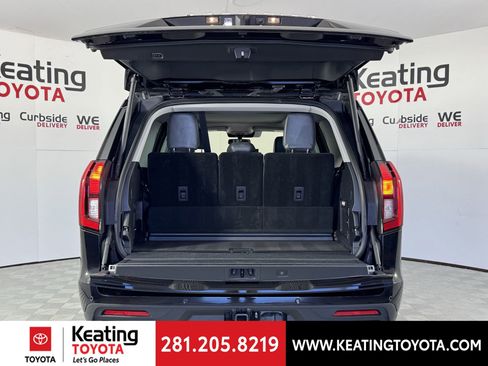 Used 2025 Ford Expedition Active image 17