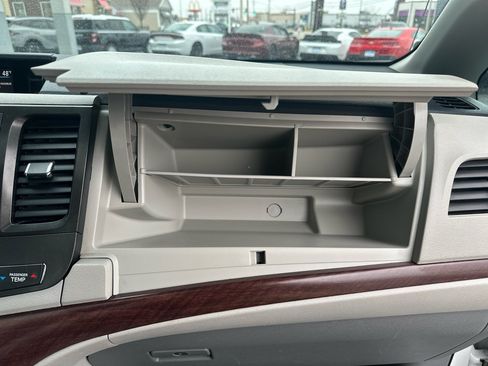 Used 2014 Toyota Sienna XLE image 26