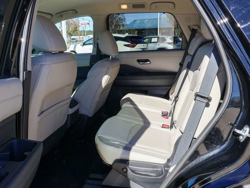 Used 2025 Nissan Pathfinder SL image 9