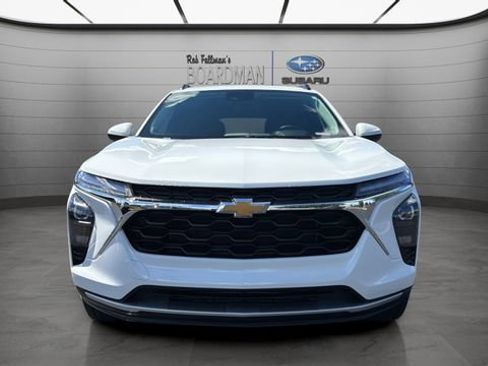 Used 2025 Chevrolet Trax LT w/ LT Convenience Package FWD image 12