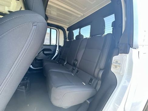 Used 2023 Jeep Gladiator Sport AWD/4WD image 23