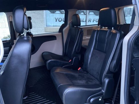 Used 2017 Dodge Grand Caravan SXT image 16