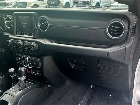 Used 2021 Jeep Wrangler Unlimited Sahara w/ Uconnect 4C Nav & Sound Group AWD/4WD image 17