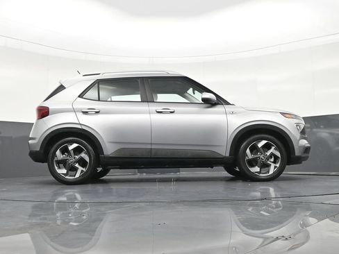 Used 2023 Hyundai Venue SEL w/ Cargo Package FWD image 29