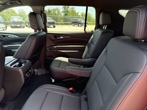 Used 2026 Chevrolet Traverse LT FWD image 24