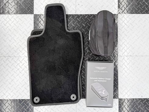 Used 2024 Aston Martin DB12 Coupe RWD image 28
