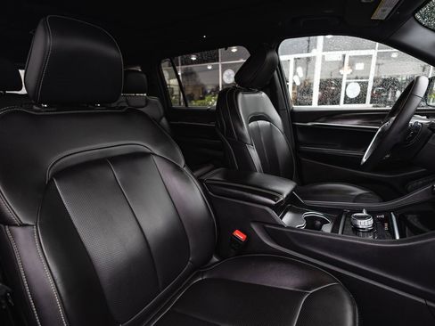 Used 2024 Jeep Grand Cherokee L Limited w/ Luxury Tech Group II image 28