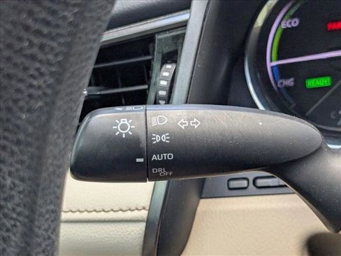 Used 2019 Toyota Camry LE w/ Sunroof Package FWD image 6
