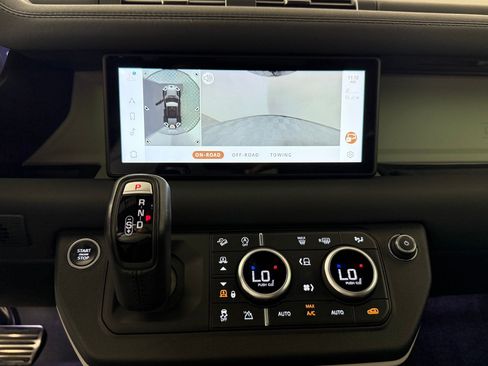 Used 2021 Land Rover Defender 110 X-Dynamic SE AWD/4WD image 17