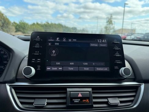 Used 2018 Honda Accord Touring image 16