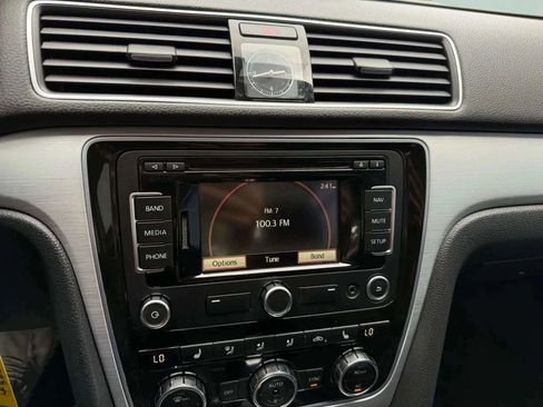 Used 2012 Volkswagen Passat TDI SE image 20