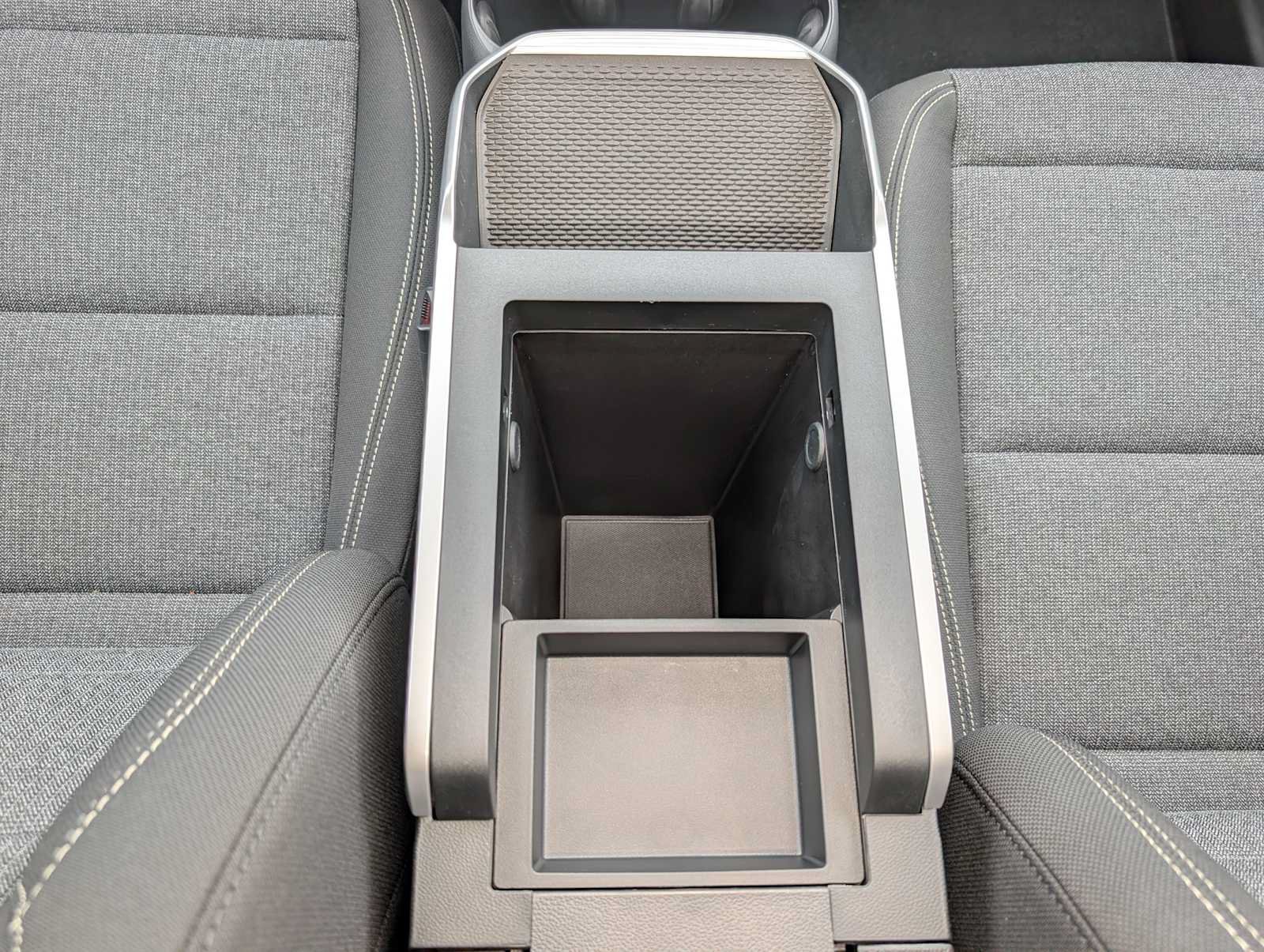 New 2027 GMC Terrain Elevation w/ Technology Package II AWD/4WD image 14